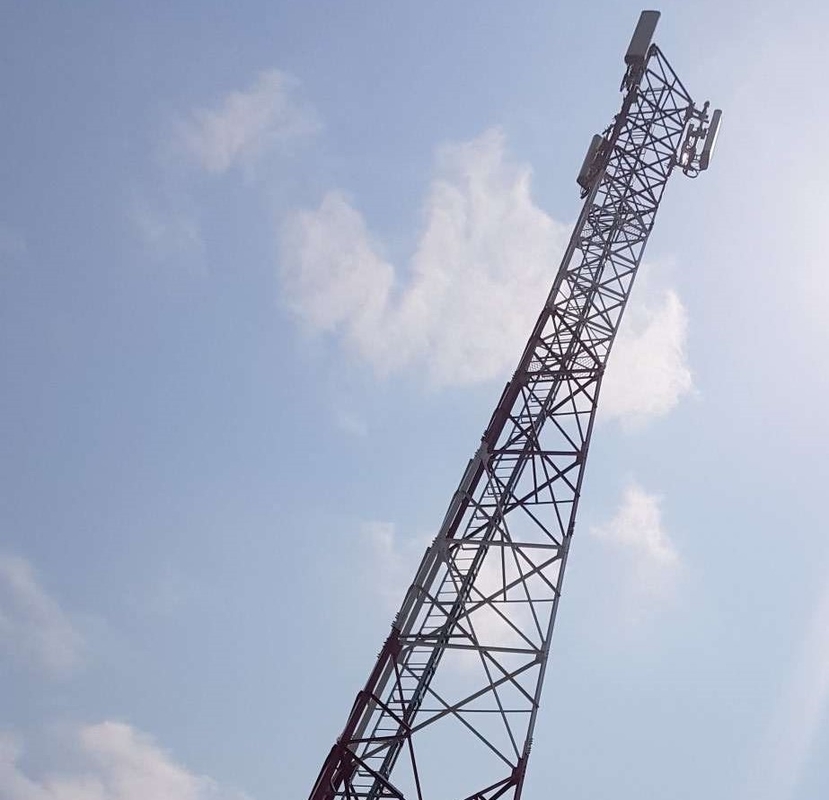 Angle Polygonal Telecommunication Steel Tower With Bracket And Hdg Accessories