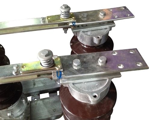 36KV 1250A Porcelain Rotating Center Insulator With Mounting Structure