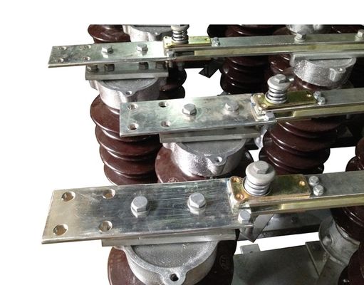36KV 1250A Porcelain Rotating Center Insulator With Mounting Structure
