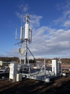 Hot Dip Galvanized Guyed Pole Roof Top Tower Q235 Steel With Related Accessories